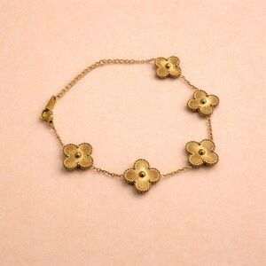 GOLD CLOVER BRACELET